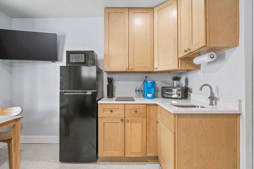 More Photos Of 12100 Gulf Blvd, Treasure Island Hotel For Sale