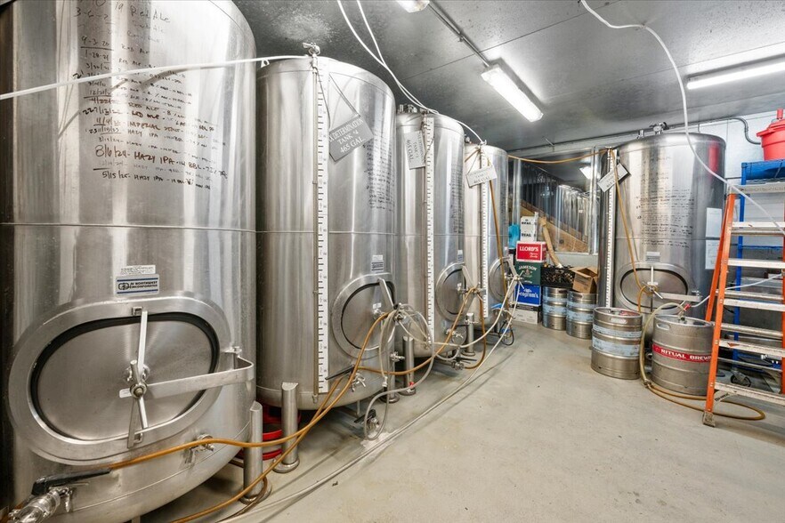 More Photos Of 40827 Stone Rd, Big Bear Lake Freestanding For Sale