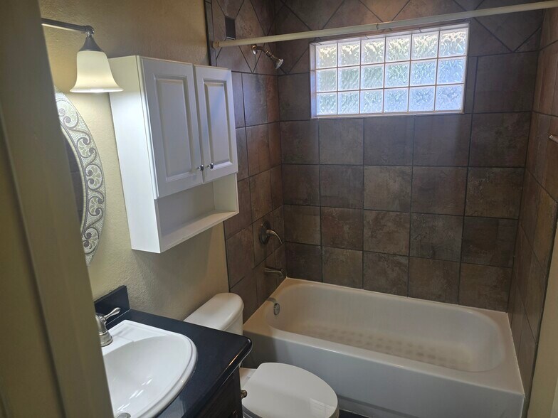 More Photos Of 2030 Portsmouth St, Houston Apartments For Sale