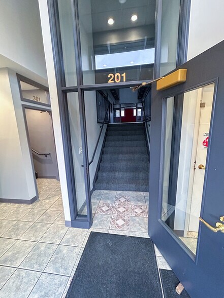 More Photos Of 30 N Lincoln St, Batavia Office For Lease