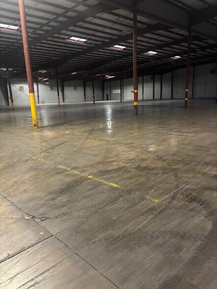More Photos Of 150 Fox Sauk Rd, Ottumwa Warehouse For Lease