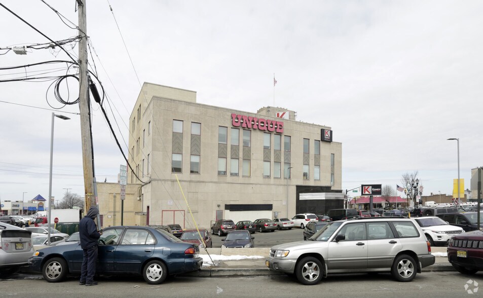 More Photos Of 3196 Kennedy Blvd, Union City Unknown For Lease