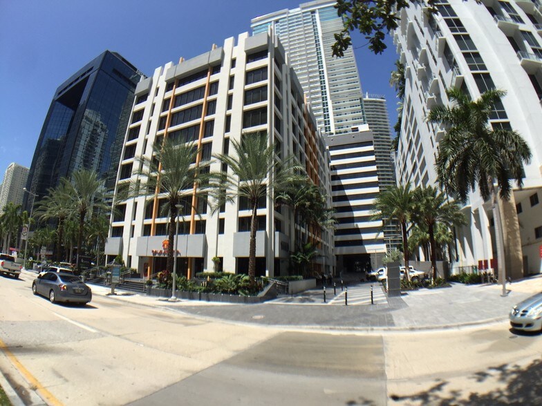 More Photos Of 1110 Brickell Ave, Miami Office For Lease