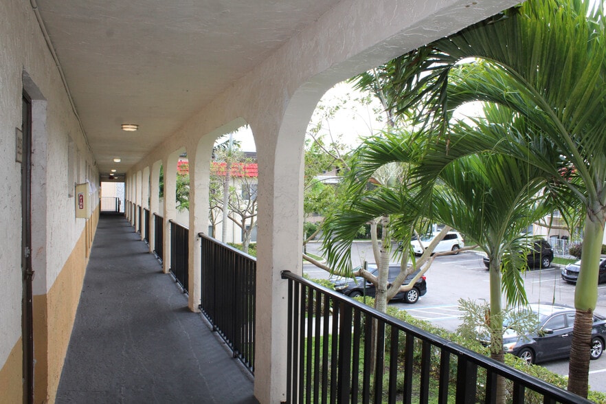 More Photos Of 5850-5890 NW 17th Plz, Sunrise Apartments For Sale