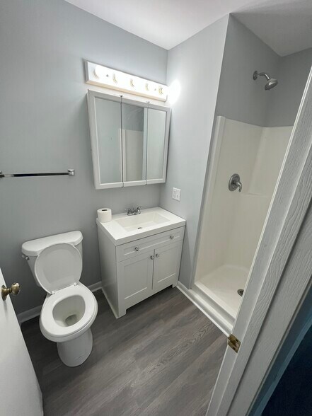 More Photos Of 126 W Maple Ave, Mundelein Apartments For Sale