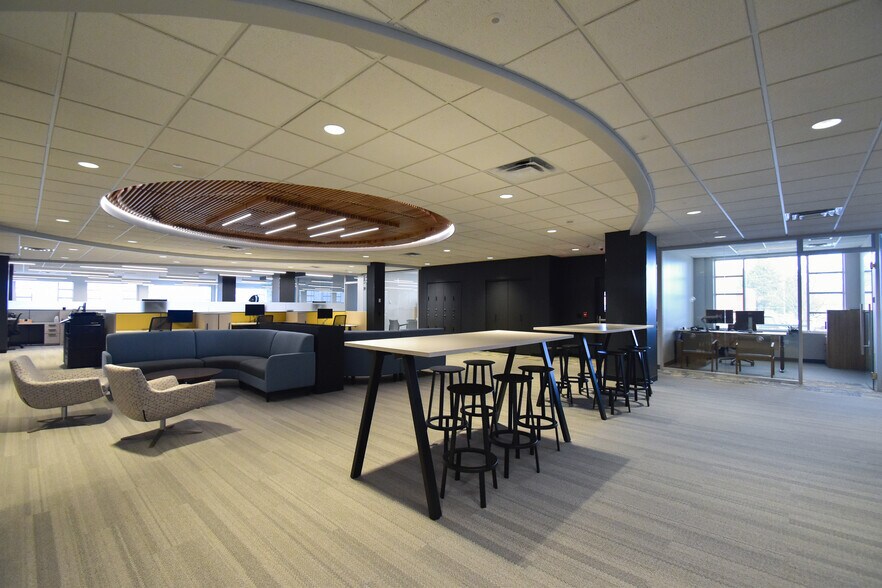 More Photos Of 6467 Main St, Williamsville Office For Sale