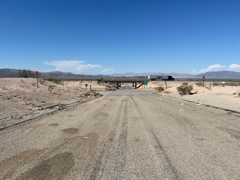More Photos Of Interstate 10 Freeway, Desert Center Land For Lease