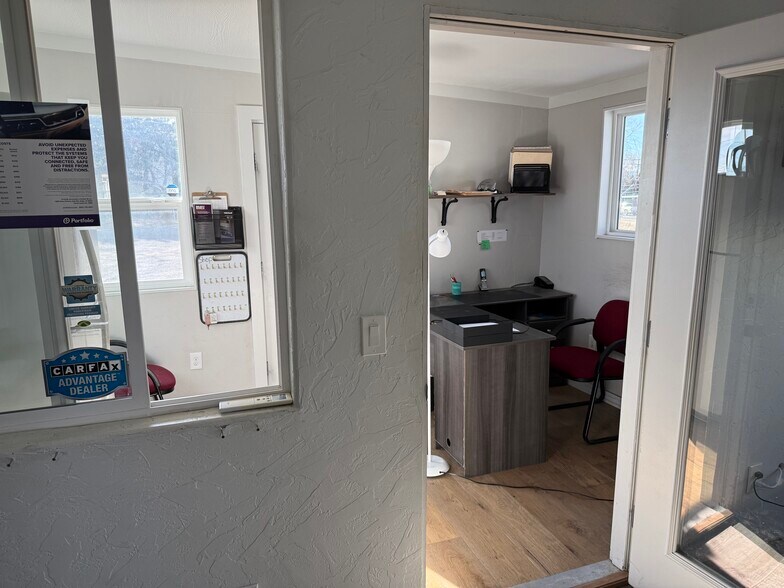 More Photos Of 1465 S Highway 97, Redmond Office For Lease