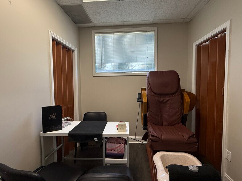 More Photos Of 118 S Main St, Greensboro Restaurant For Sale