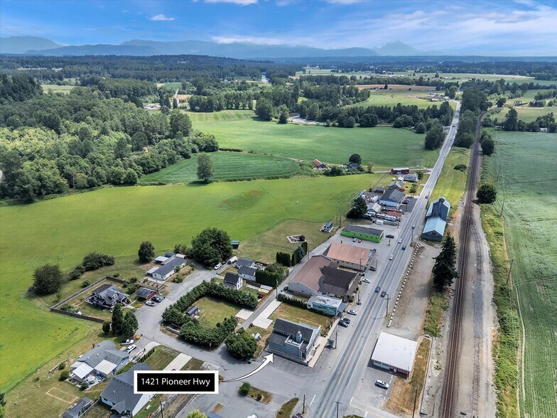 More Photos Of 1421 Pioneer Hwy, Stanwood Restaurant For Sale