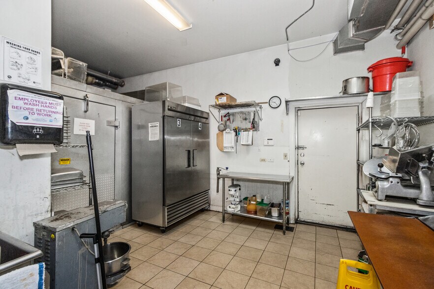 More Photos Of 1653-1655 W Cortland St, Chicago Storefront For Lease