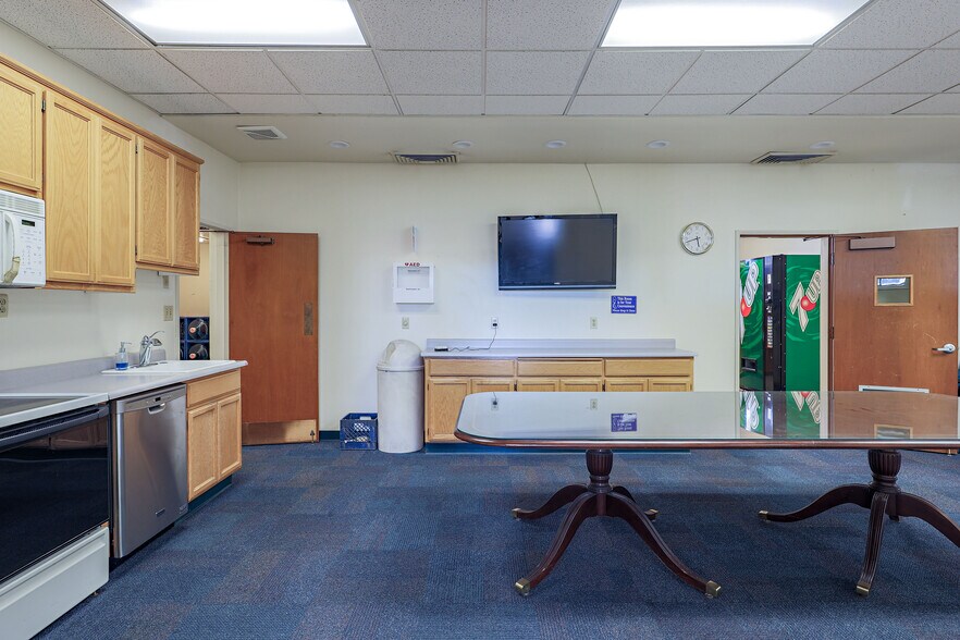 More Photos Of 971 E Broadway Ave, Atwater Office For Lease