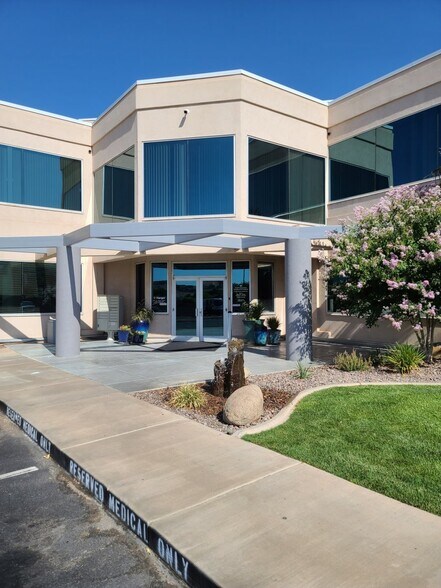 More Photos Of 923 S River Rd, Saint George Medical For Lease
