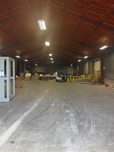 More Photos Of 1050 Detroit Ave, Nederland Distribution For Lease