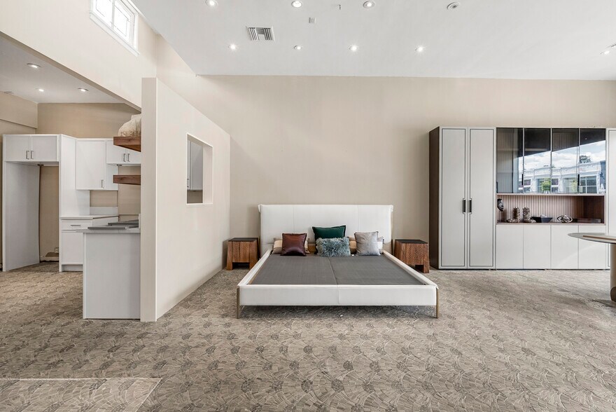 More Photos Of 8262 Melrose Ave, Los Angeles Storefront Retail Residential For Lease