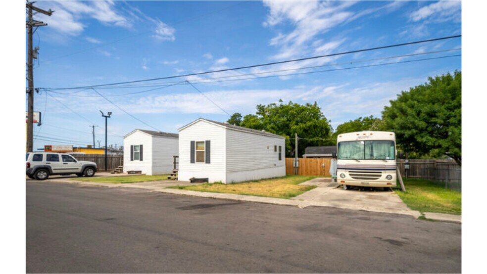 More Photos Of 5671 Randolph Blvd, San Antonio Freestanding For Sale