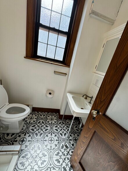 More Photos Of 226 W State St, Trenton Medical For Sale