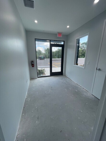 More Photos Of 1725 Kennedy Pt, Oviedo Industrial For Lease