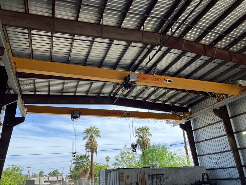 More Photos Of 1300 32nd St, Bakersfield Warehouse For Sale