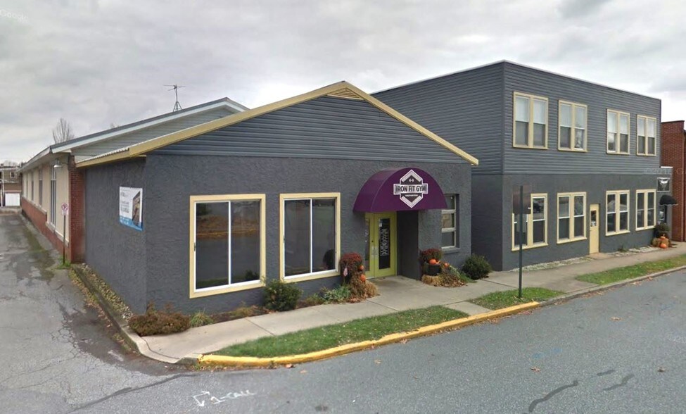 More Photos Of 105 Warwick St, Lititz Freestanding For Sale