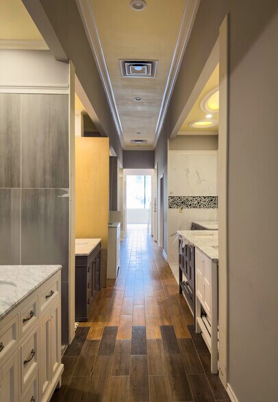 More Photos Of 12838 Murphy Rd, Stafford Showroom For Sale