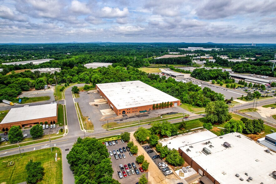 More Photos Of 11900 Steele Creek Rd, Charlotte Warehouse For Sale