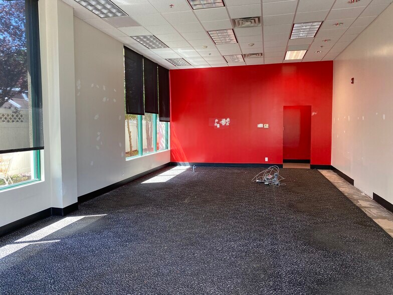 More Photos Of 2350 Nesconset Hwy, Stony Brook General Retail For Lease