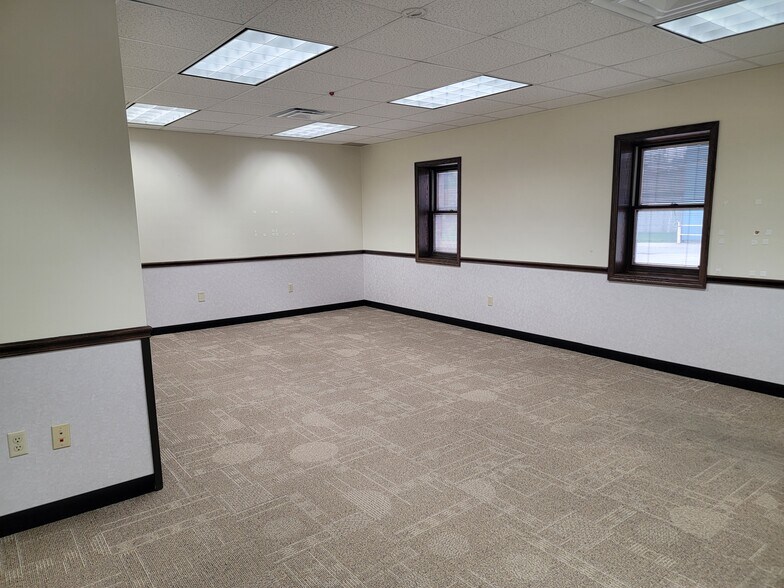 More Photos Of 1225 Woodlawn Ave, Cambridge Office For Lease