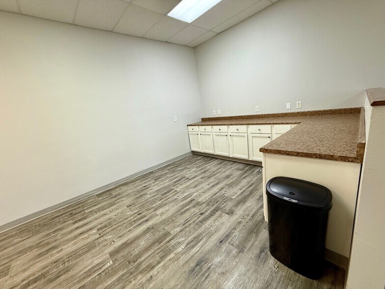 More Photos Of 2001 Westar Rd, Midland Warehouse For Lease