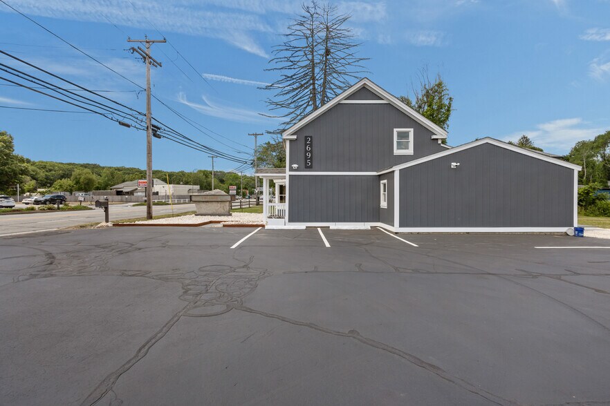 More Photos Of 2695 Hartford Ave, Johnston Office For Lease