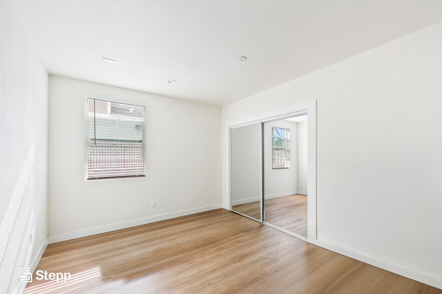 More Photos Of 1038 E 53rd St, Los Angeles Apartments For Sale