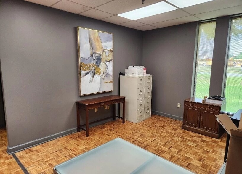 More Photos Of 10901 Carpet St, Charlotte Warehouse For Lease