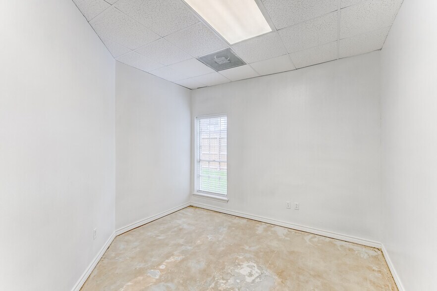 More Photos Of 14721 Pebble Bend Dr, Houston Medical For Lease