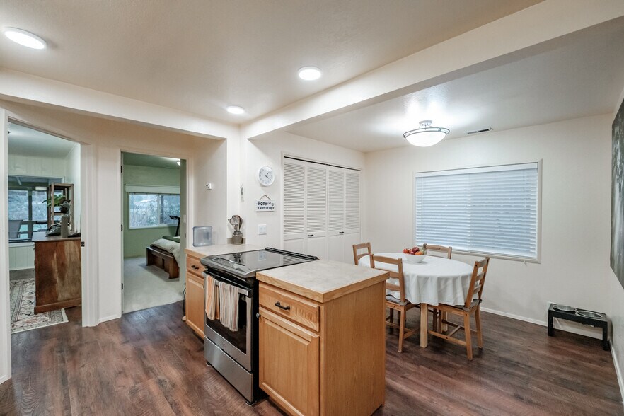 More Photos Of 909 Curry Rd, Roseburg Specialty For Sale