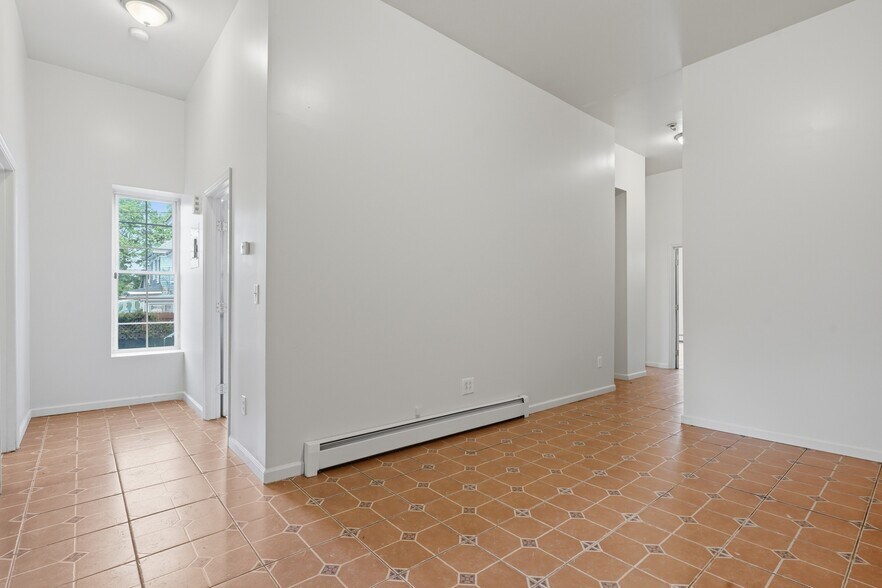 More Photos Of 10 Eastman Ter, Poughkeepsie Apartments For Sale