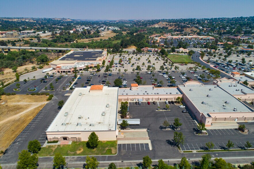 More Photos Of 120 Niblick Rd, Paso Robles Department Store For Sale