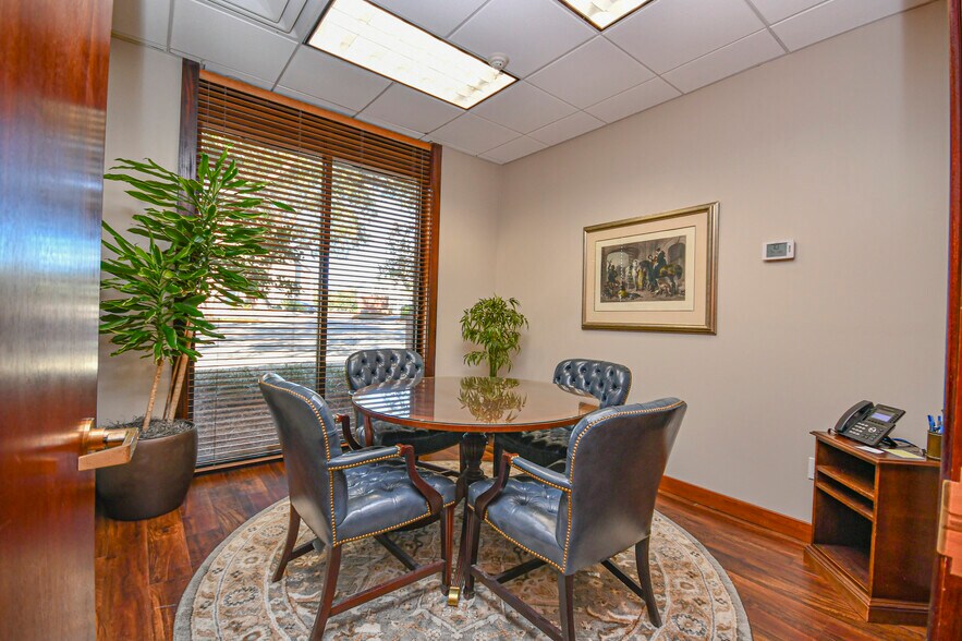 More Photos Of 220 Mckenzie Ave, Panama City Office For Sale