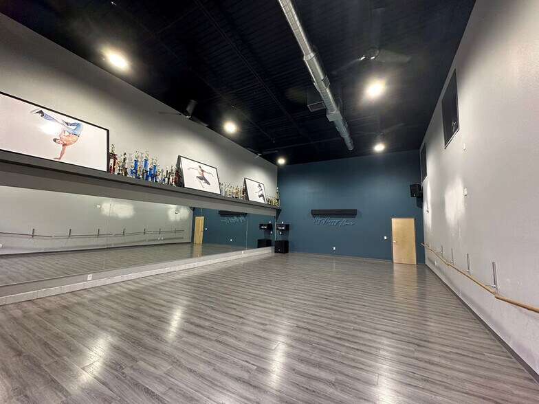 More Photos Of 12301 Rojas Dr, El Paso Light Distribution For Sale