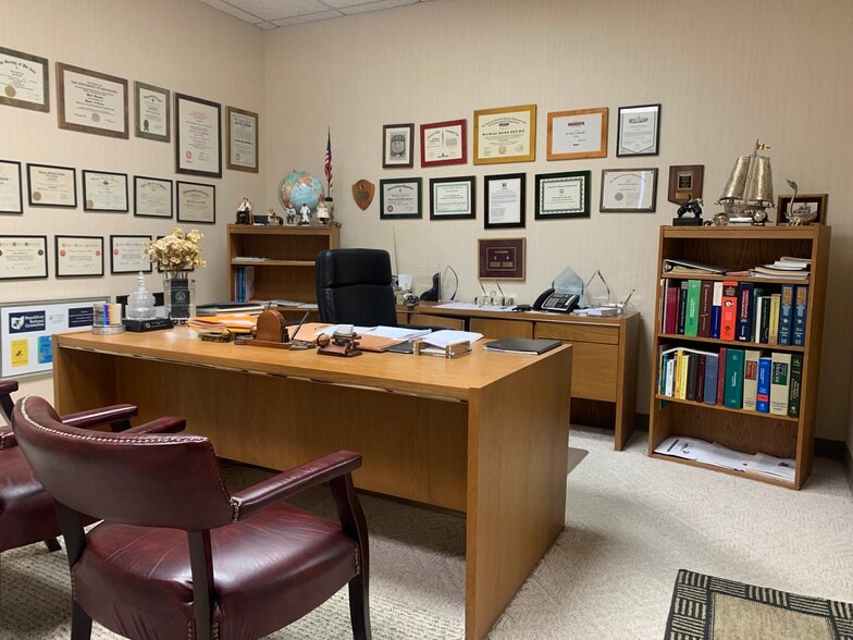 More Photos Of 4942 Higbee Ave NW, Canton Office For Sale