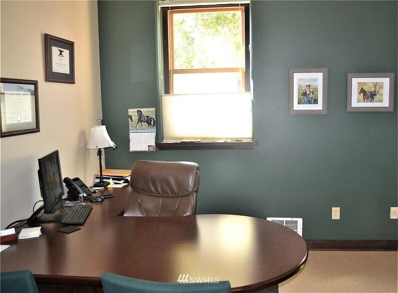 More Photos Of 214 Pine St, Okanogan Office For Sale