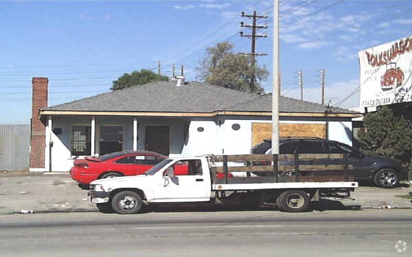 More Photos Of 11623 Sheldon St, Sun Valley Auto Salvage Facility For Lease