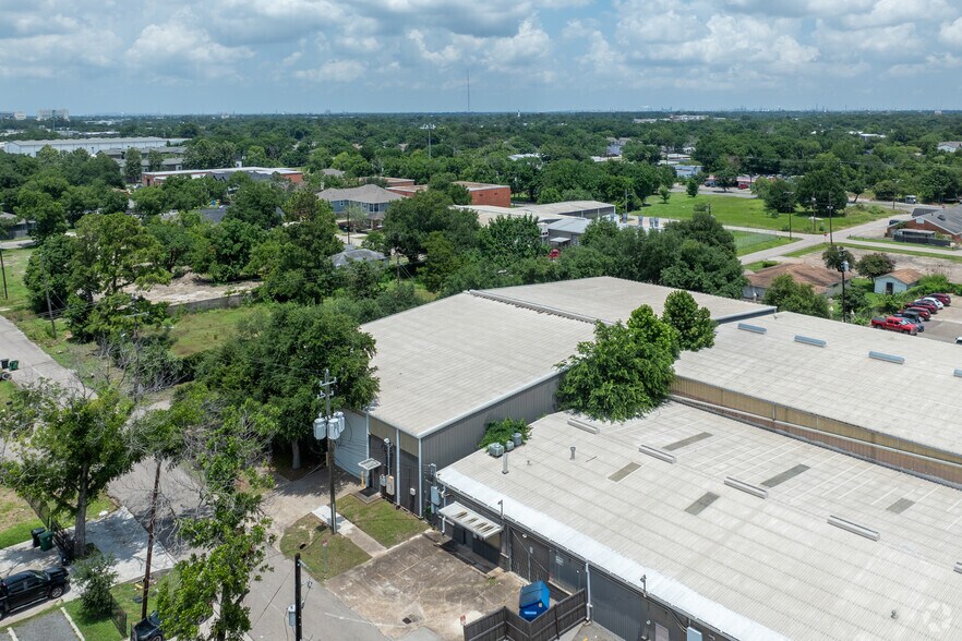 More Photos Of 6501 Goforth St, Houston Warehouse For Lease