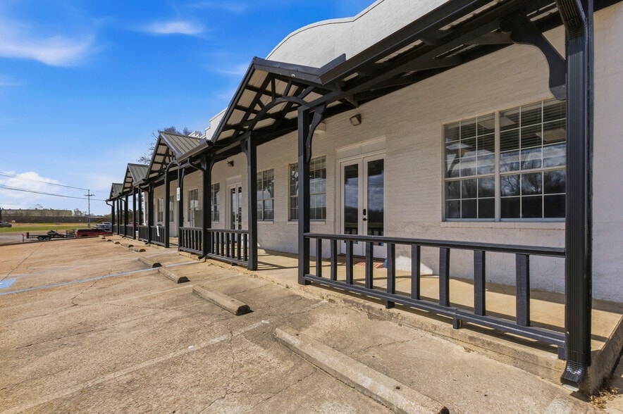 More Photos Of 148 Weisenberger Rd, Madison Flex For Lease