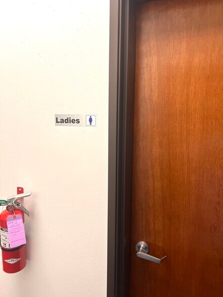 More Photos Of 202-204 N Dooley St, Grapevine Medical For Sale