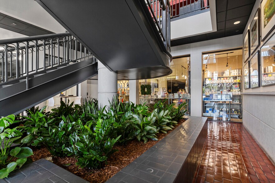 More Photos Of 4465 Interstate 55 N, Jackson General Retail For Lease