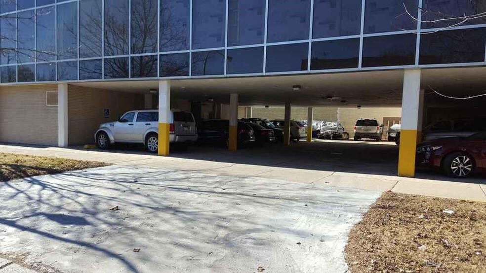 More Photos Of 7000 W North Ave, Chicago Medical For Lease