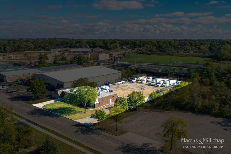 More Photos Of 675 Sunset Dr, Round Lake Warehouse For Sale