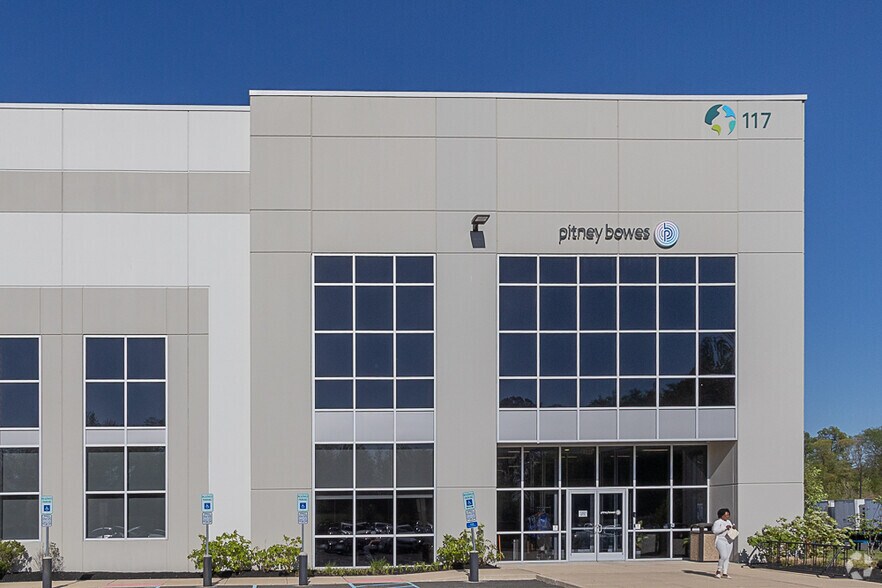 More Photos Of 117 Interstate Blvd, South Brunswick Warehouse For Lease