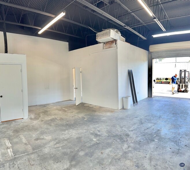 More Photos Of 2860-2870 NE Kirby Cir, Palm Bay Flex For Lease