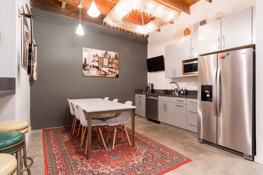 More Photos Of 211 W Avenue 33, Los Angeles Warehouse For Sale